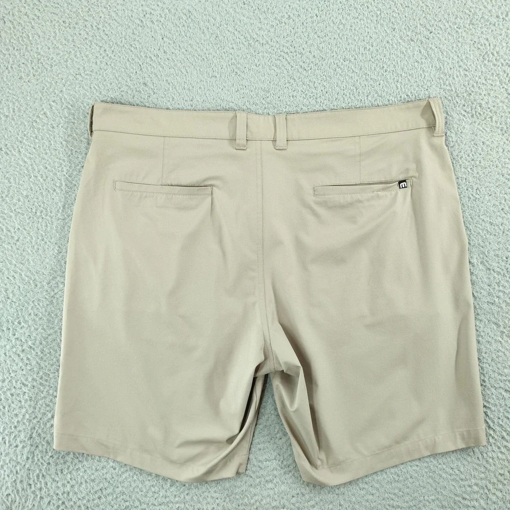 Travis Mathew Shorts Mens 38 Beige 9 Inch Stretch Chino Performance Golf Casual